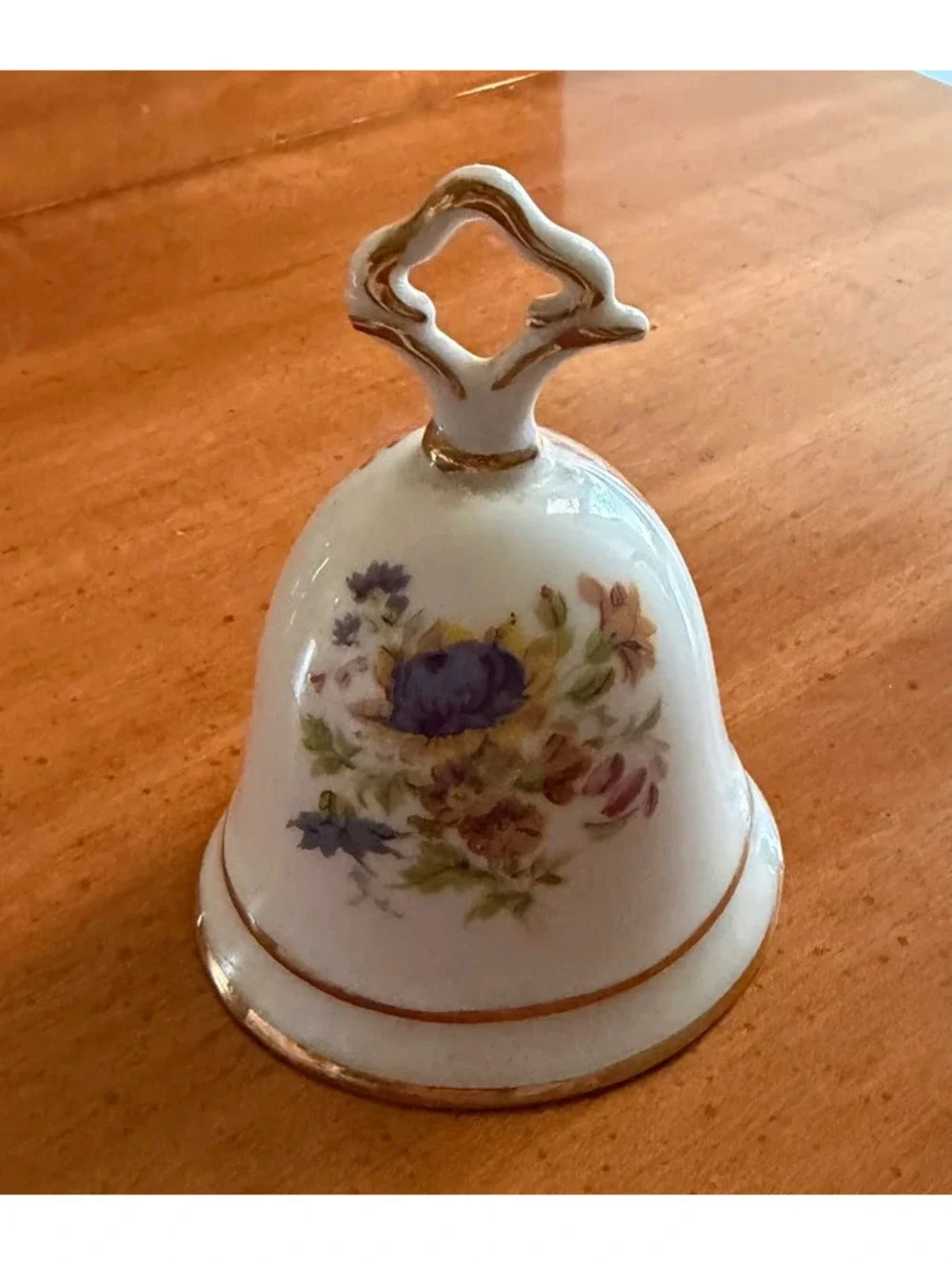 Bell Canadian Superior Fine Bone China 1976-77 farmhouse/CottageCore